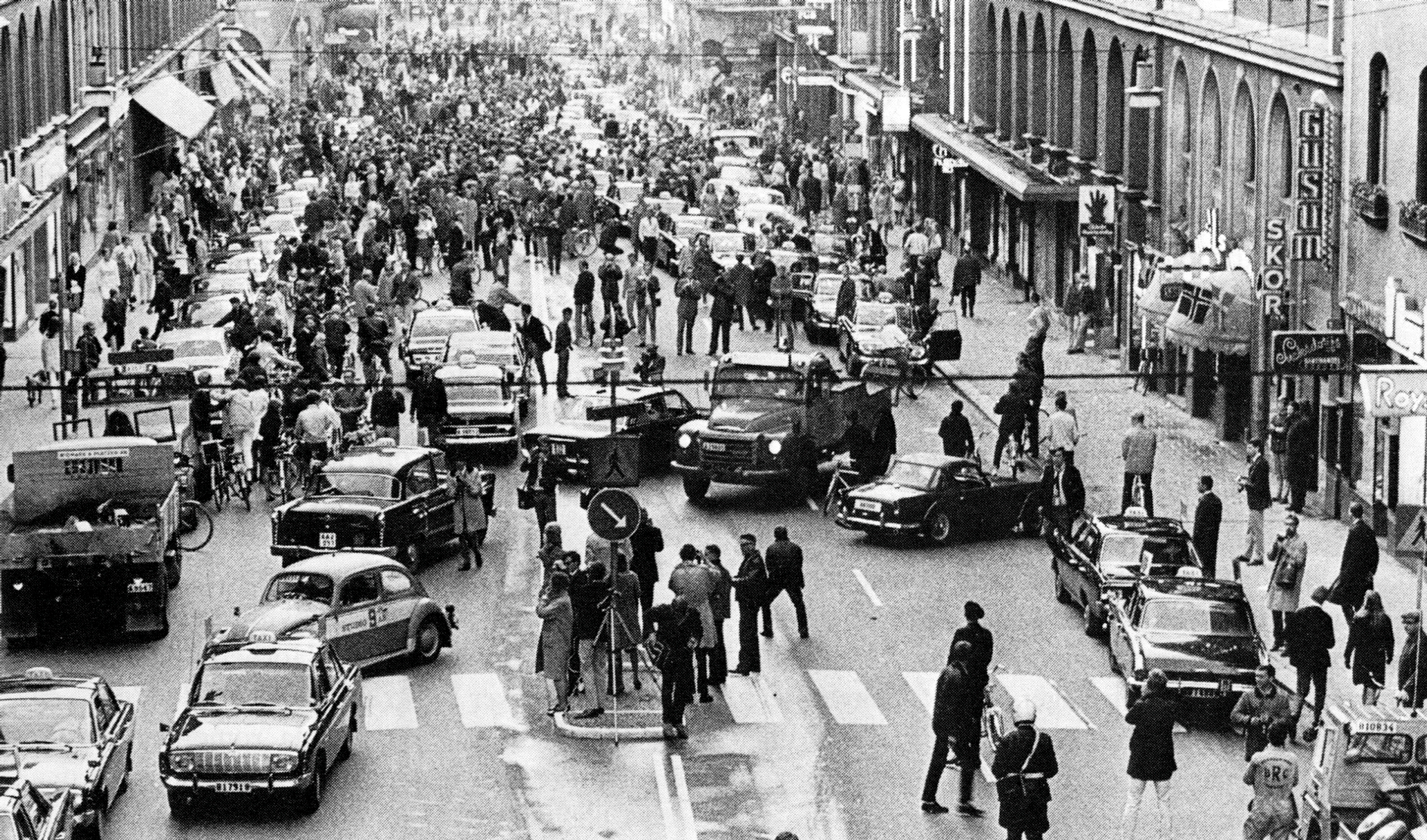 Dagen H (Giorno H): è la fotografia storica effettuata in Svezia il 3 settembre 1967, quando la circolazione stradale cambiò senso di marcia.